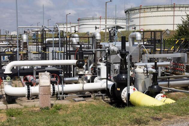 Druzhba pipeline disruption triggers Slovakia, Hungary countermeasures