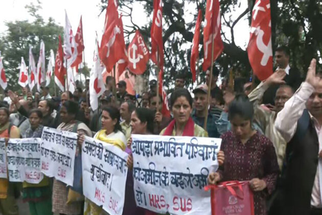 Himachal Pradesh: Farmers join Sanyukt Kisan Manch's protest against tariffs, local land evictions