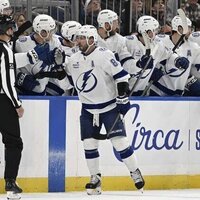 Lightning visit Stars with points streak still intact