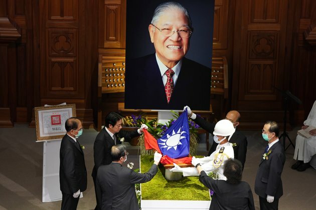 Taiwan Bids Farewell to &#039;Mr. Democracy&#039;