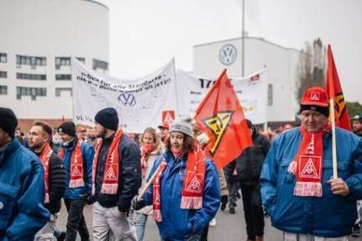 Volkswagen mulling Israeli arms deal - FT