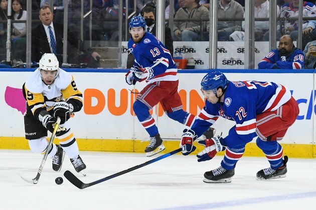 Rangers shake off marathon loss, down Penguins in Game 2