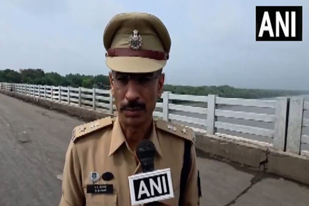 Vadodara Bridge Collapse: "3-4 vehicles fell into Mahisagar River", says Anand SP Gaurav Jasani
