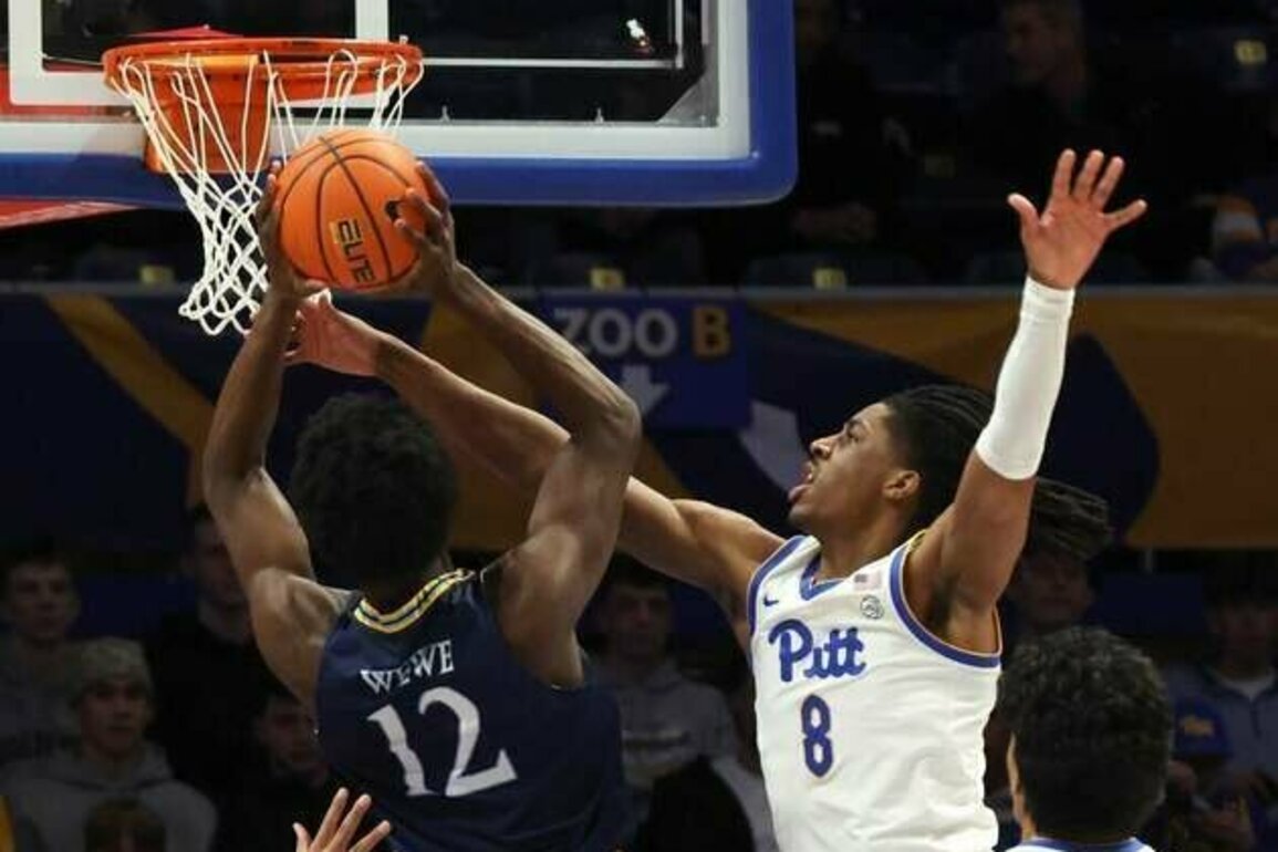 Amarri Monroe's 25 points help Quinnipiac stun Pitt