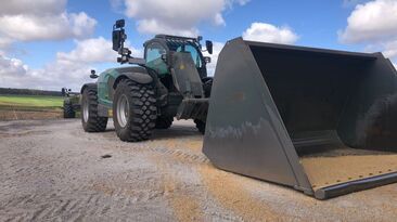 A new machinery simulator is being rolled out in Queensland as part of training to improve farm safety with the use of things like telehandlers and harvesting equipment.