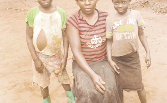 Teopista Nakiwala n'abamu ku baana be b'anoonyeza ssente z'okusoma Teopista Nakiwala n'abamu ku baana be b'anoonyeza ssente z'okusoma