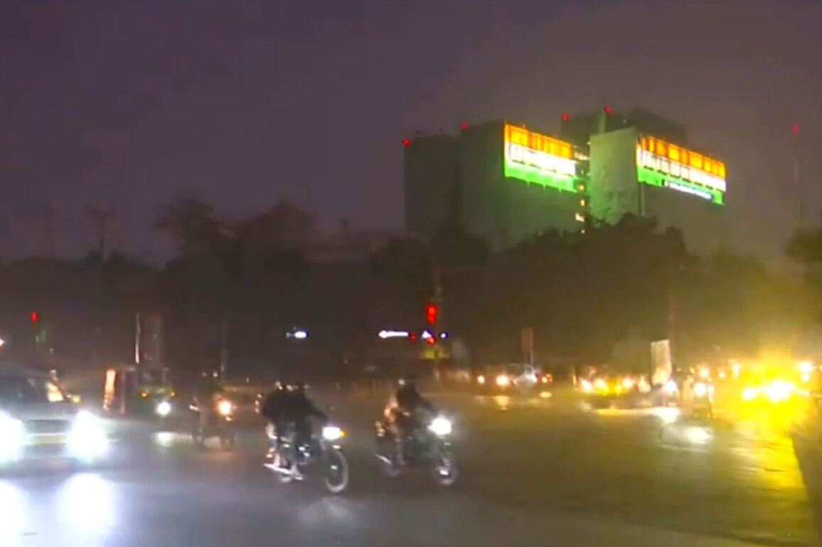 Delhi's air quality remains 'poor' with overall AQI of 277 as thick smog blankets the capital