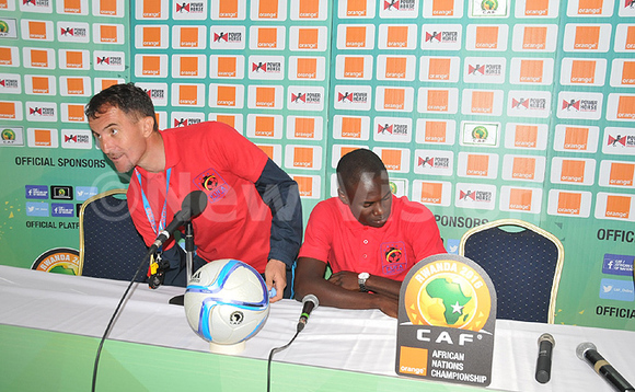 Micho ne Miya mu lukung'aana lwa bannamawulire gye buvuddeko Micho ne Miya mu lukung'aana lwa bannamawulire gye buvuddeko