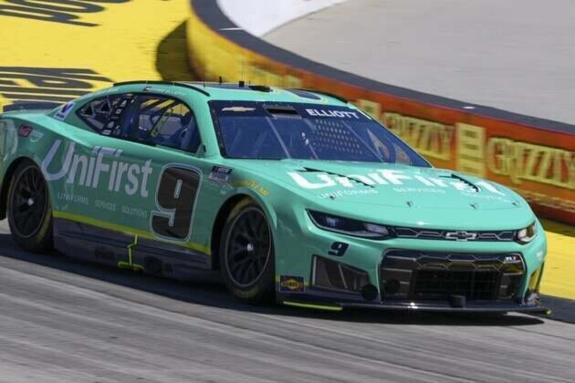 Chase Elliott takes Martinsville checkers for Chevy's first win of '26