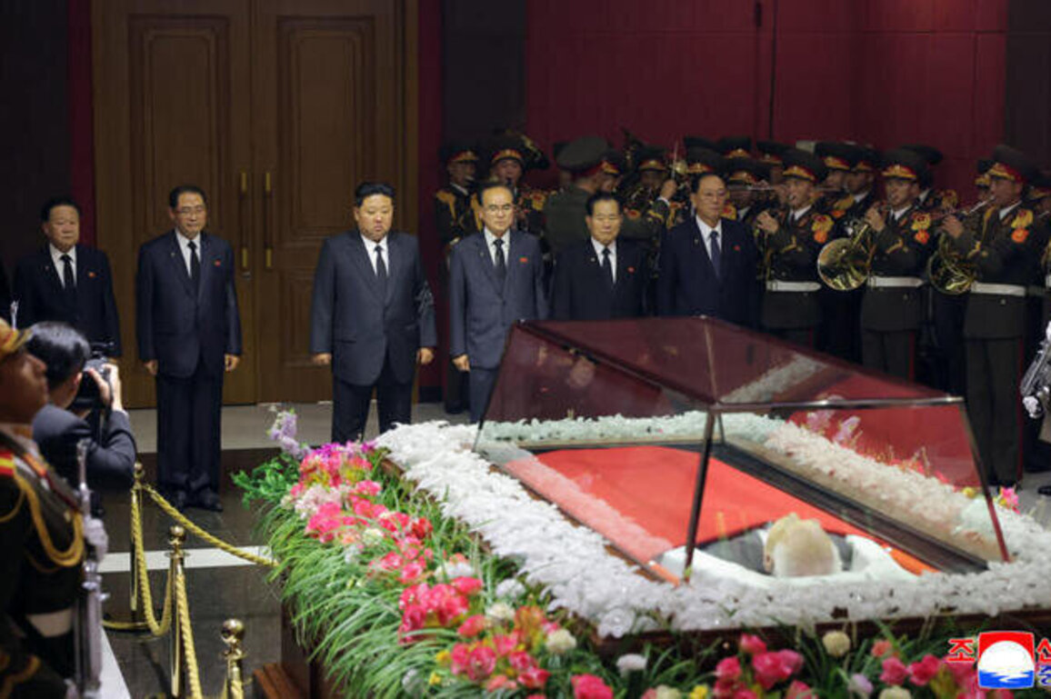 North Korea's former symbolic head of state Kim Yong Nam dies