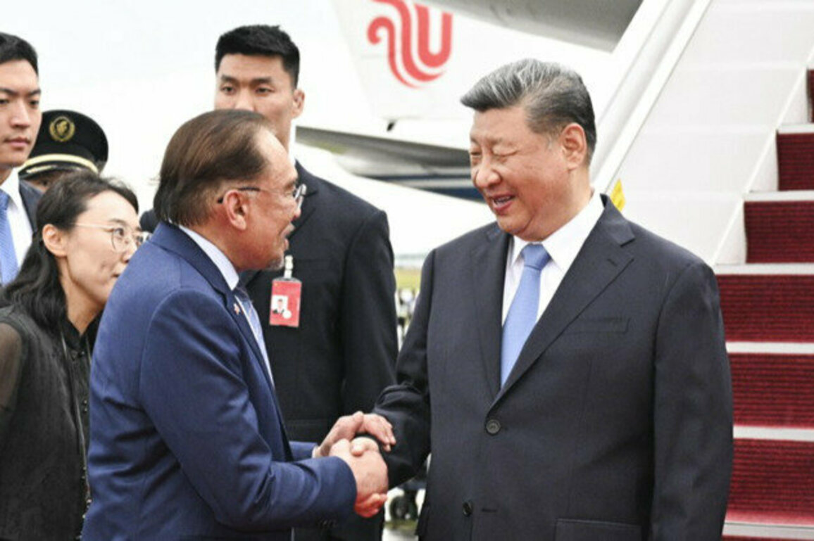 Xi arrives in Kuala Lumpur for state visit to Malaysia