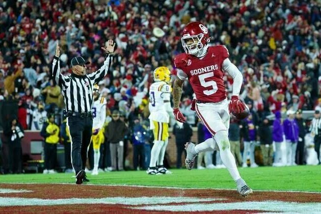 No. 8 Oklahoma gets late TD to survive LSU, likely clinch CFP bid