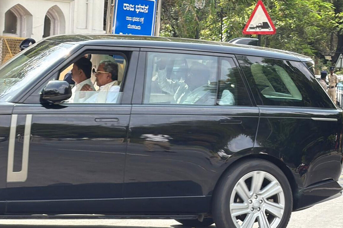 Siddaramaiah, DK Shivakumar at Lok Bhavan, outgoing CM to tender resignation