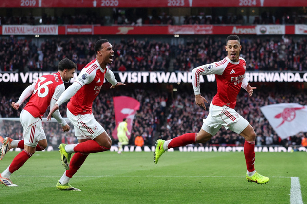 Premier League: Arsenal defeat Chelsea 2-1, extend lead at top