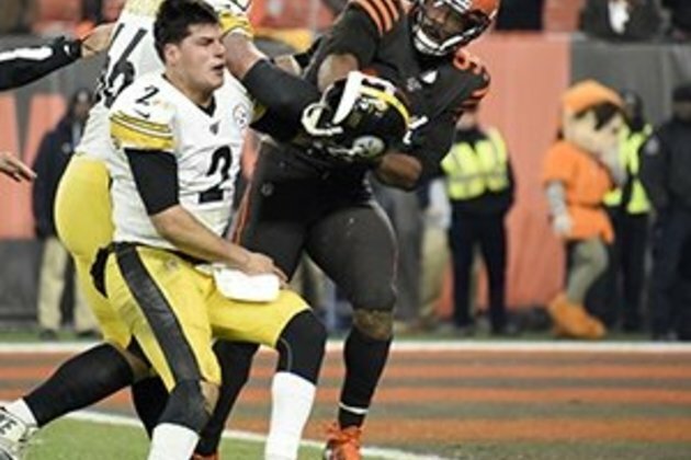WATCH | Nasty helmet-swinging fight mars Browns win over Steelers