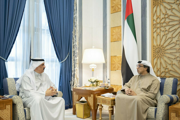 Mansour bin Zayed receives Bahraini Ambassador to UAE