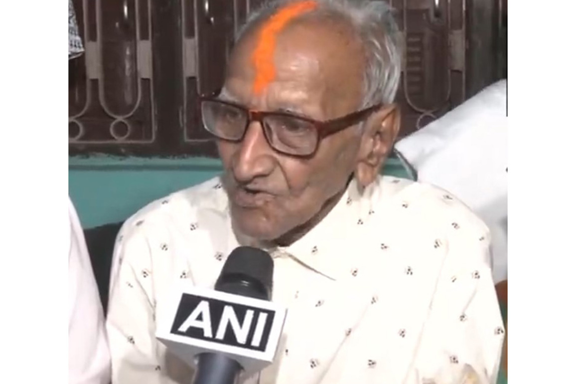 "I am reaping rewards of my honesty," says veteran BJP worker Makhanlal Sarkar after PM Modi felicitates him in West Bengal