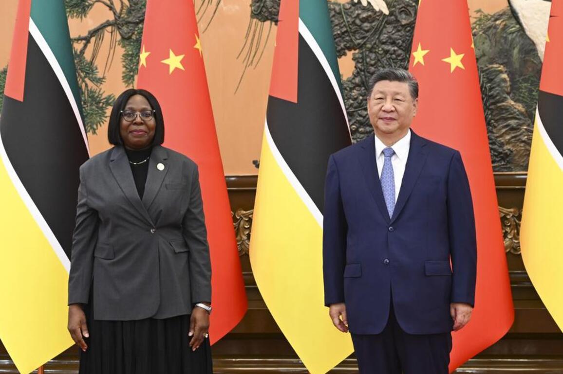 Xi's Album | Xi meets Mozambican PM
