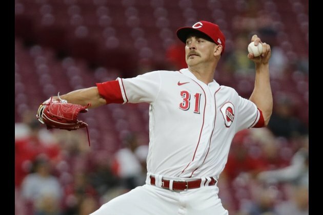 Reds LHP Mike Minor (shoulder) scratched, put on IL