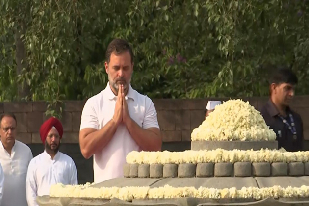 Rahul Gandhi and Kharge pay tribute to former PM Rajiv Gandhi on his 34th death anniversary.
