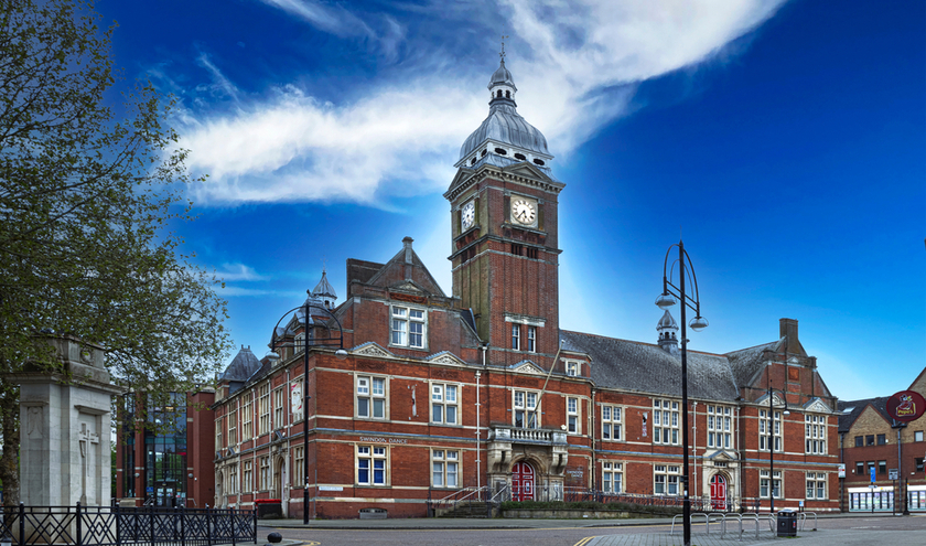 Swindon Town Hall (c) urbanbuzz - Shutterstock