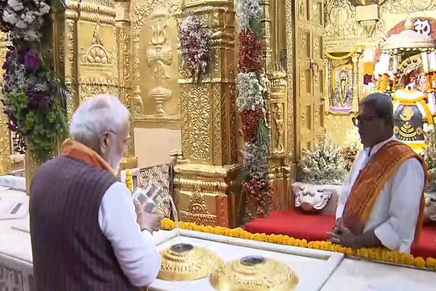 PM Modi offers prayers at Somnath Temple, participates in Omkar Mantra chanting