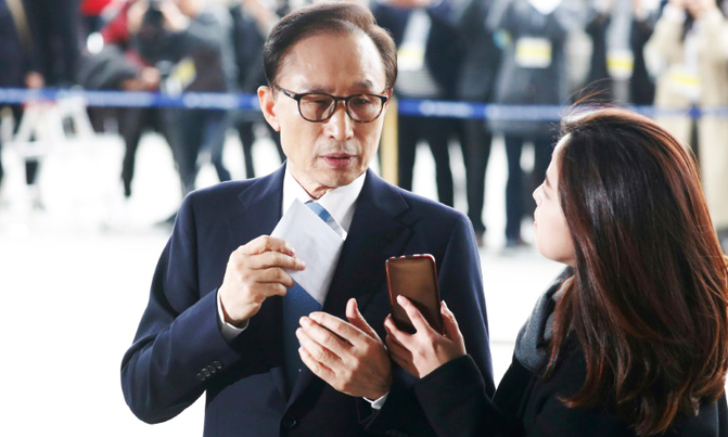 S. Korean ex-president home after interrogation S. Korean ex-president home after interrogation