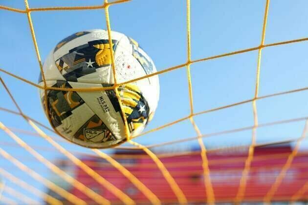 Dynamo sign defensive midfielder Diadie Samassekou