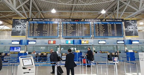 Flights across Greece halted after radio frequencies collapse