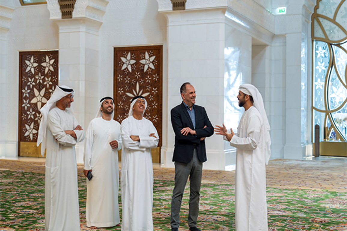 Greek Foreign Minister visits Sheikh Zayed Grand Mosque