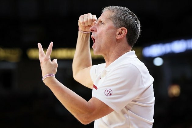 No. 10 Creighton holds off No. 9 Arkansas at Maui Invitational