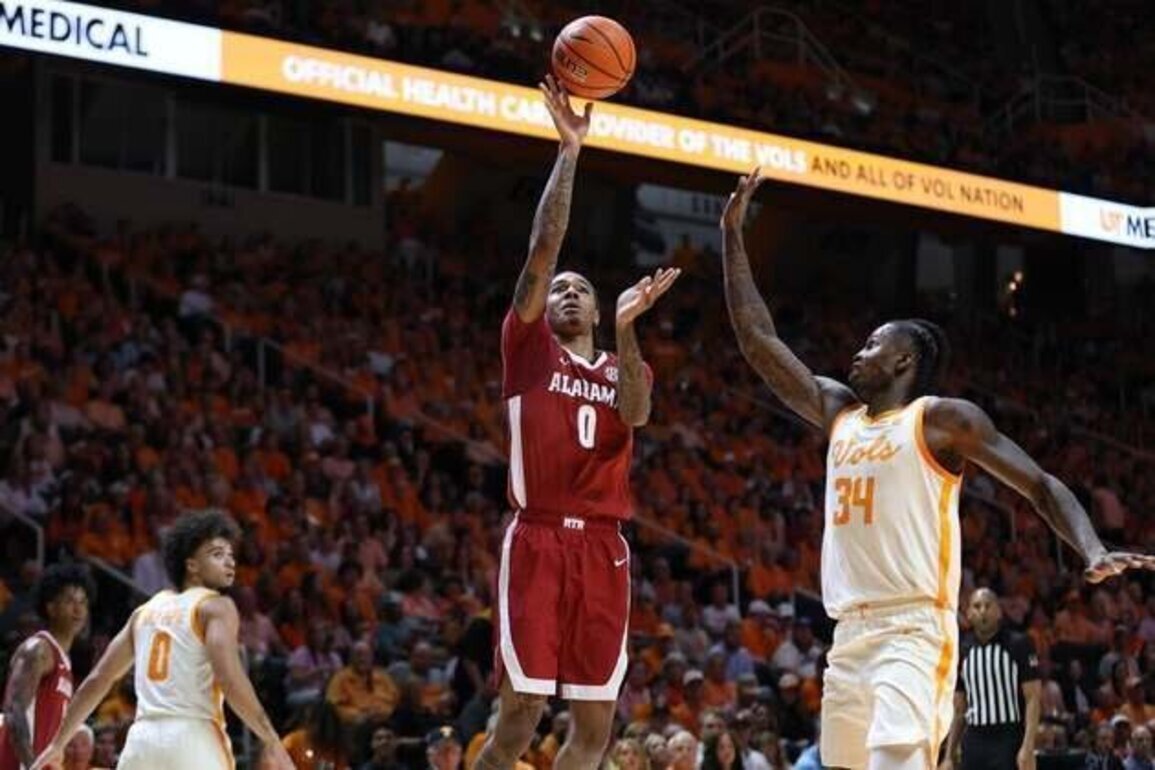 Labaron Philon Jr., No. 17 Alabama edge No. 22 Tennessee