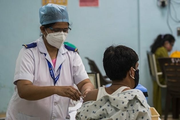 India&#039;s vaccinations fall from peak as infections hit record