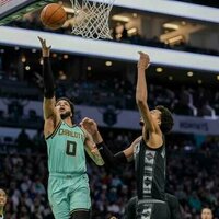 Hornets use late three vs. Spurs to halt six-game slide