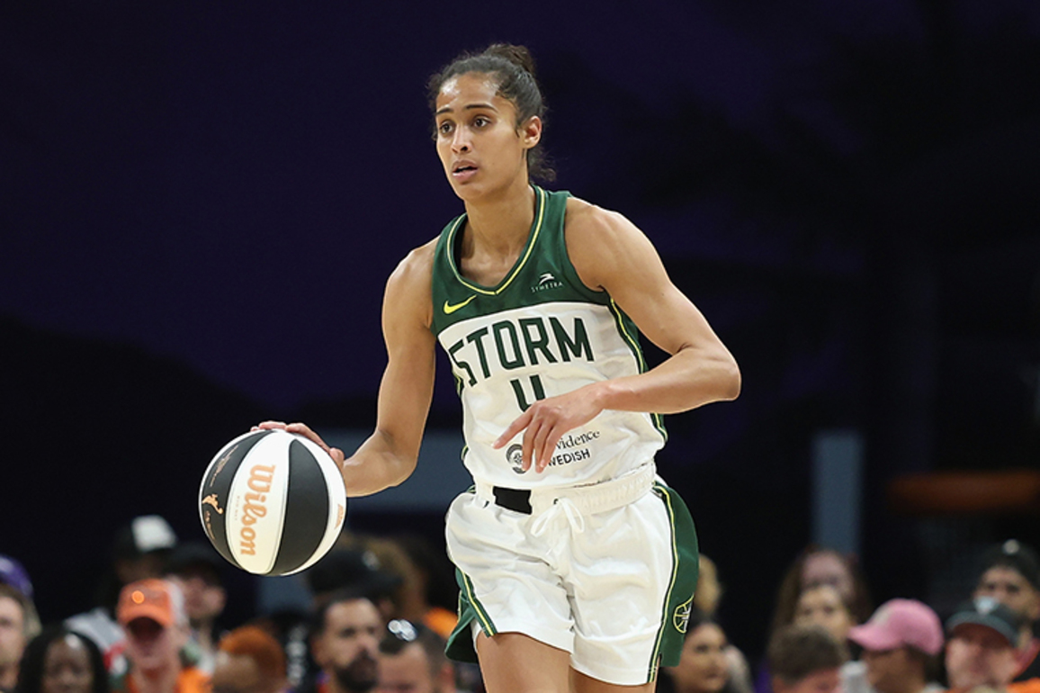 Late push falls short, Seattle Storm lose to Valkyries 76-70