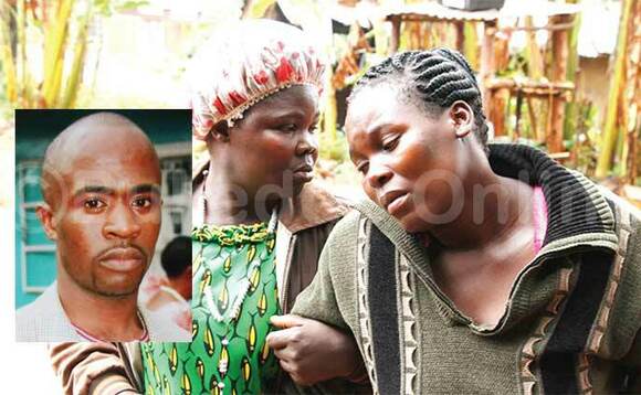 Nnamwandu Scovia Nakitende (ku ddyo) nga bamukwatiridde. Mu katono ye mugenzi Jjaggwe bw'abadde afaanana Nnamwandu Scovia Nakitende (ku ddyo) nga bamukwatiridde. Mu katono ye mugenzi Jjaggwe bw'abadde afaanana