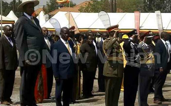 Museveni ng'ali ku mikolo gy'ameenunula egikuziddwa mu Arua Museveni ng'ali ku mikolo gy'ameenunula egikuziddwa mu Arua