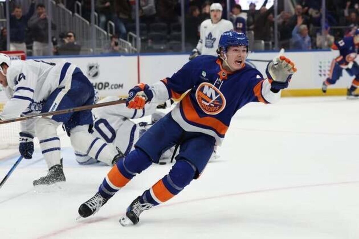 Auston Matthews' record goal not enough as Isles best Leafs in OT