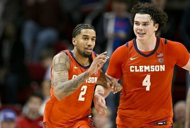 No. 13 Clemson clobbers Notre Dame for 5th straight win