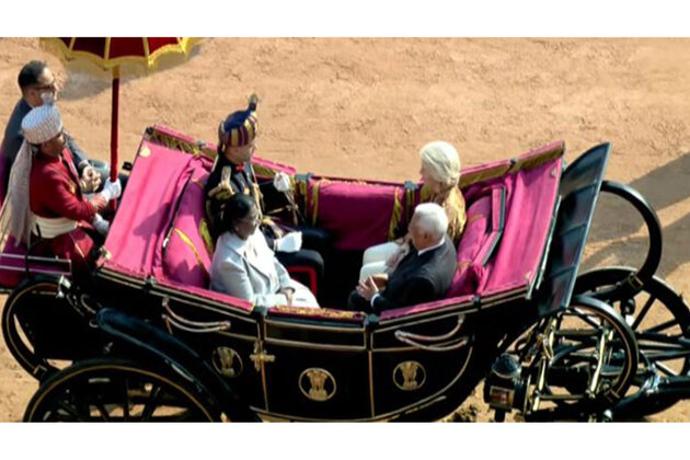 R-Day 2026: President Droupadi Murmu arrives at Kartavya Path in ceremonial buggy