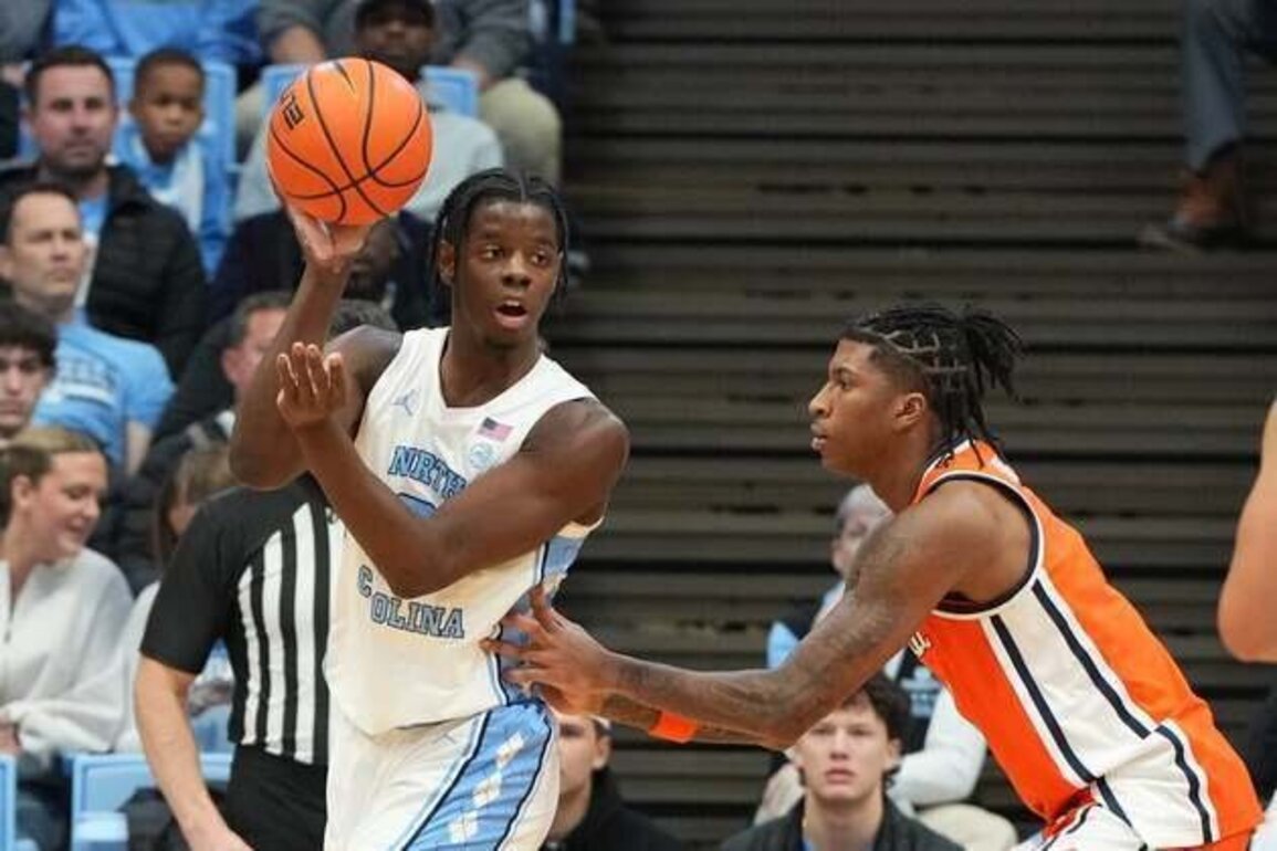 No. 14 North Carolina builds 32-point lead to squeeze Syracuse