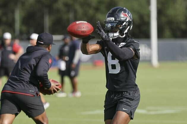 Reports: Eagles obtain WR John Metchie III from Texans