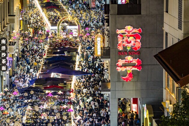 Update: China's holiday travel surges as visa-free arrivals rise