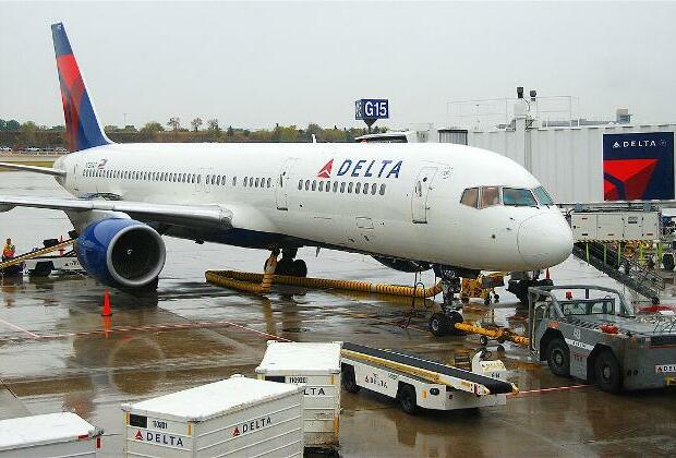 Delta Boeing 757 loses nose wheel before takeoff in Atlanta