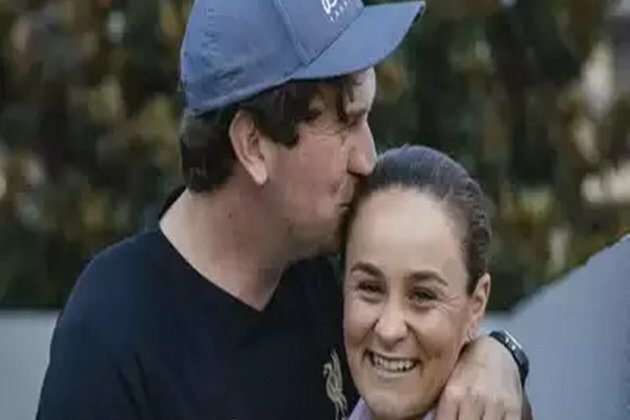 Tennis star Ashleigh Barty announces engagement to Garry Kissick