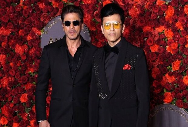 SRK looks handsome in all-black suit as he attends Anand Pandit's 60th birthday bash