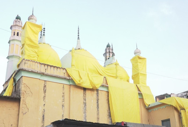 Mosques covered with tarpaulins ahead of 'Laat Saheb' Holi celebration in Shahjahanpur