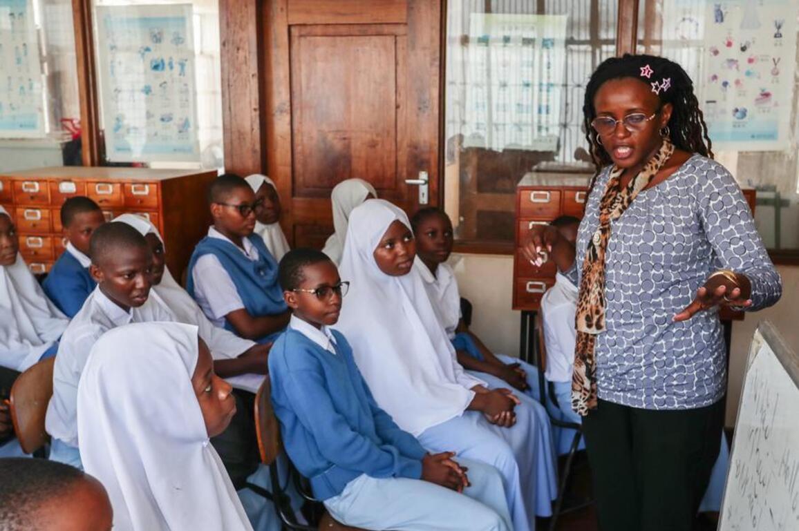 (Hello Africa) Tanzanian schoolgirls pursue dreams through Mandarin learning