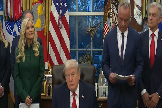 Trump signs executive order launching US-wide drug recovery initiative