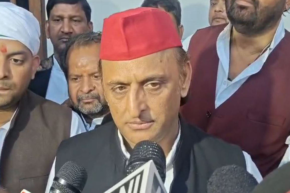 "Even those wearing shoes can't afford tickets": Akhilesh Yadav targets govt over widespread disruptions in IndiGo's operations